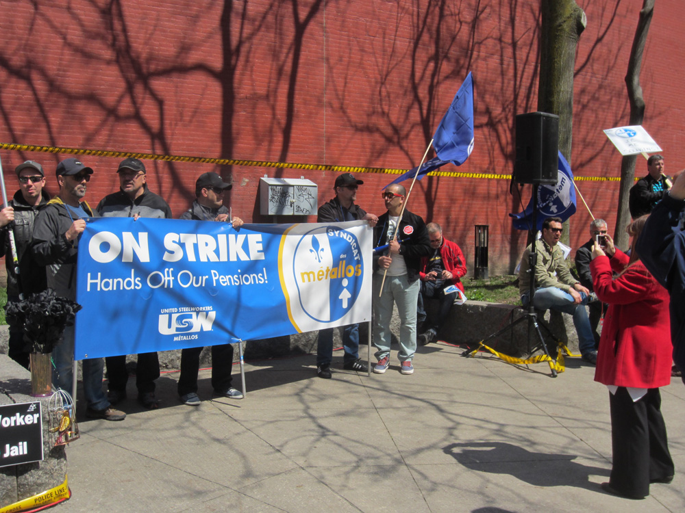 USW的Metallos 工會會員從魁省來多倫多參加工傷哀悼日集會。