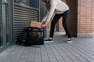 food-delivery-pexels-cottonbro-4604663