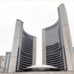 多倫多市政廳員工一年多前已經投票支持工會發起的運動。以下是他們仍在等待的原因 