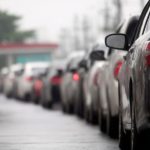 油價飆升，工會呼籲提供居家工作選項 